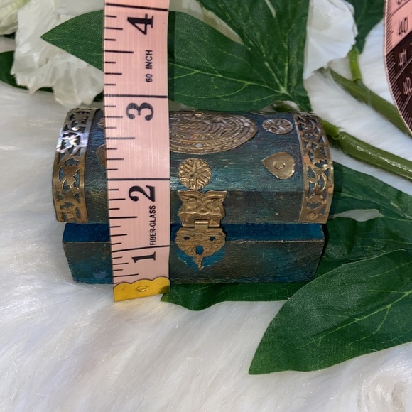 Vintage Trinket Little Wooden Jewelry Box Brass Details - Picture 13 of 15